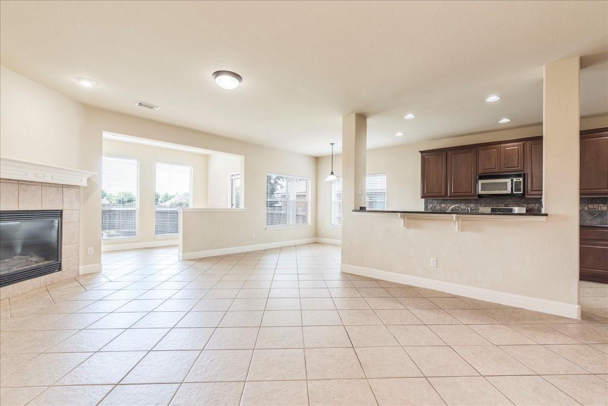 3831 Aqua LN