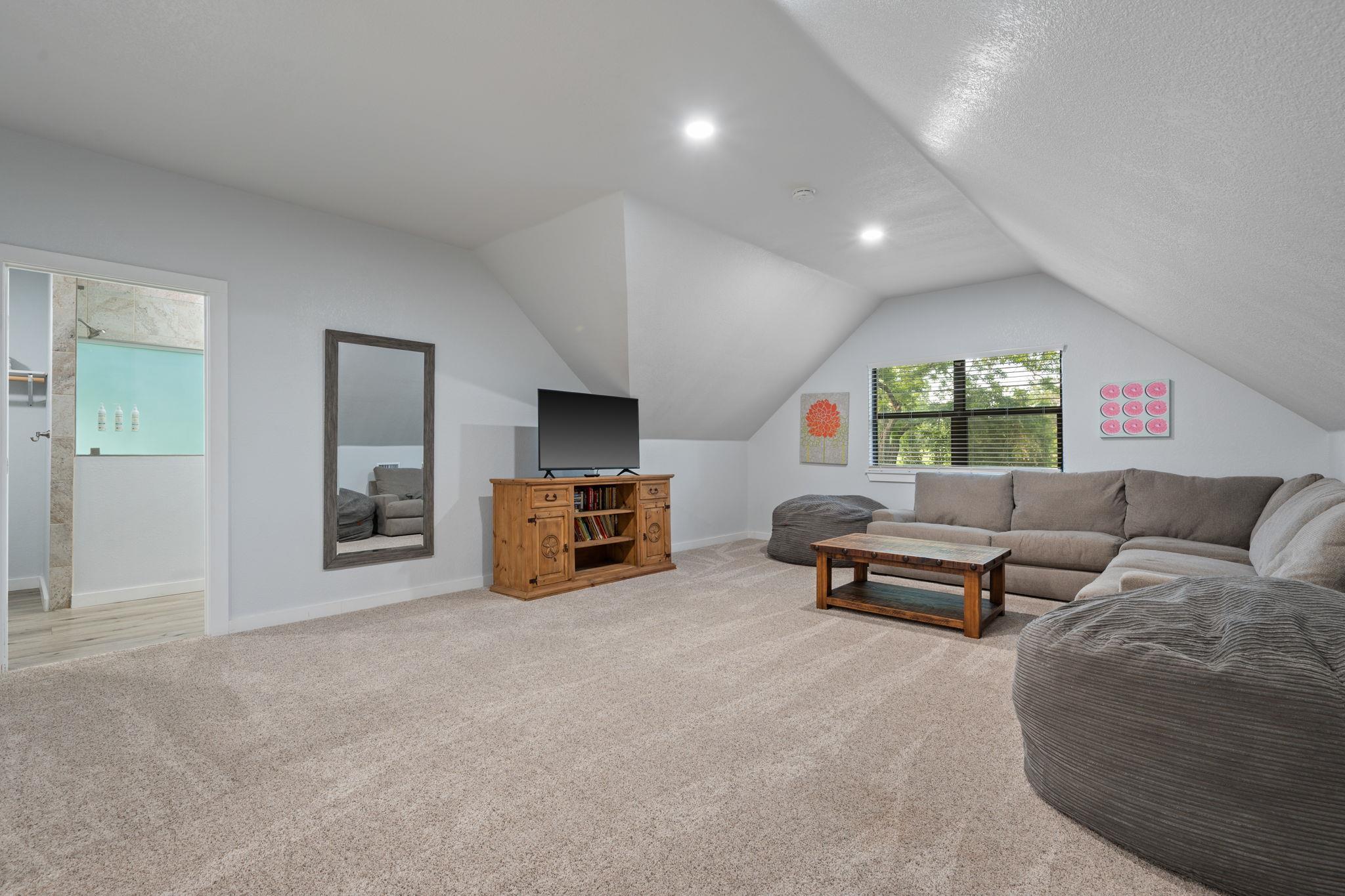 302 Guadalupe River DR