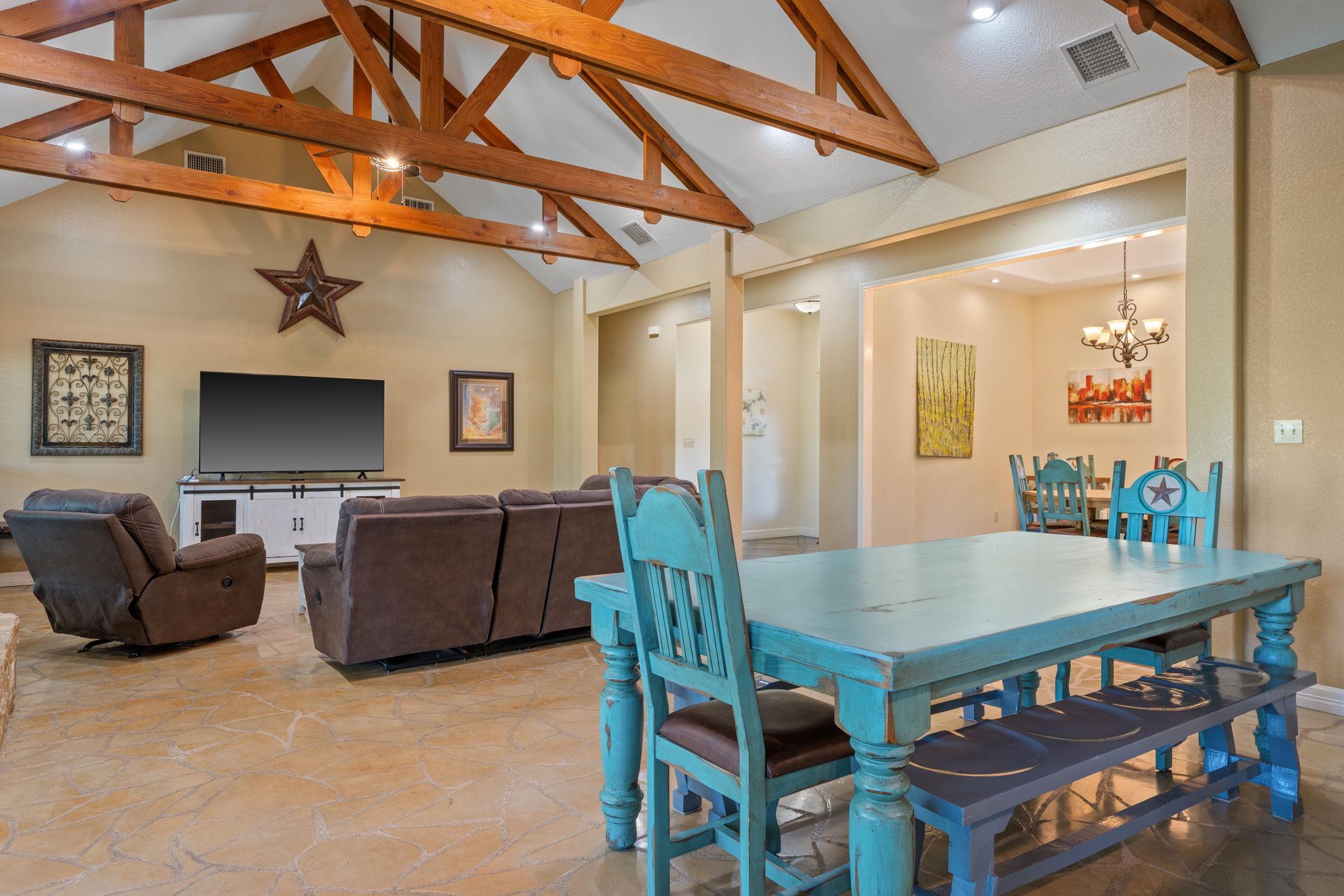 302 Guadalupe River DR
