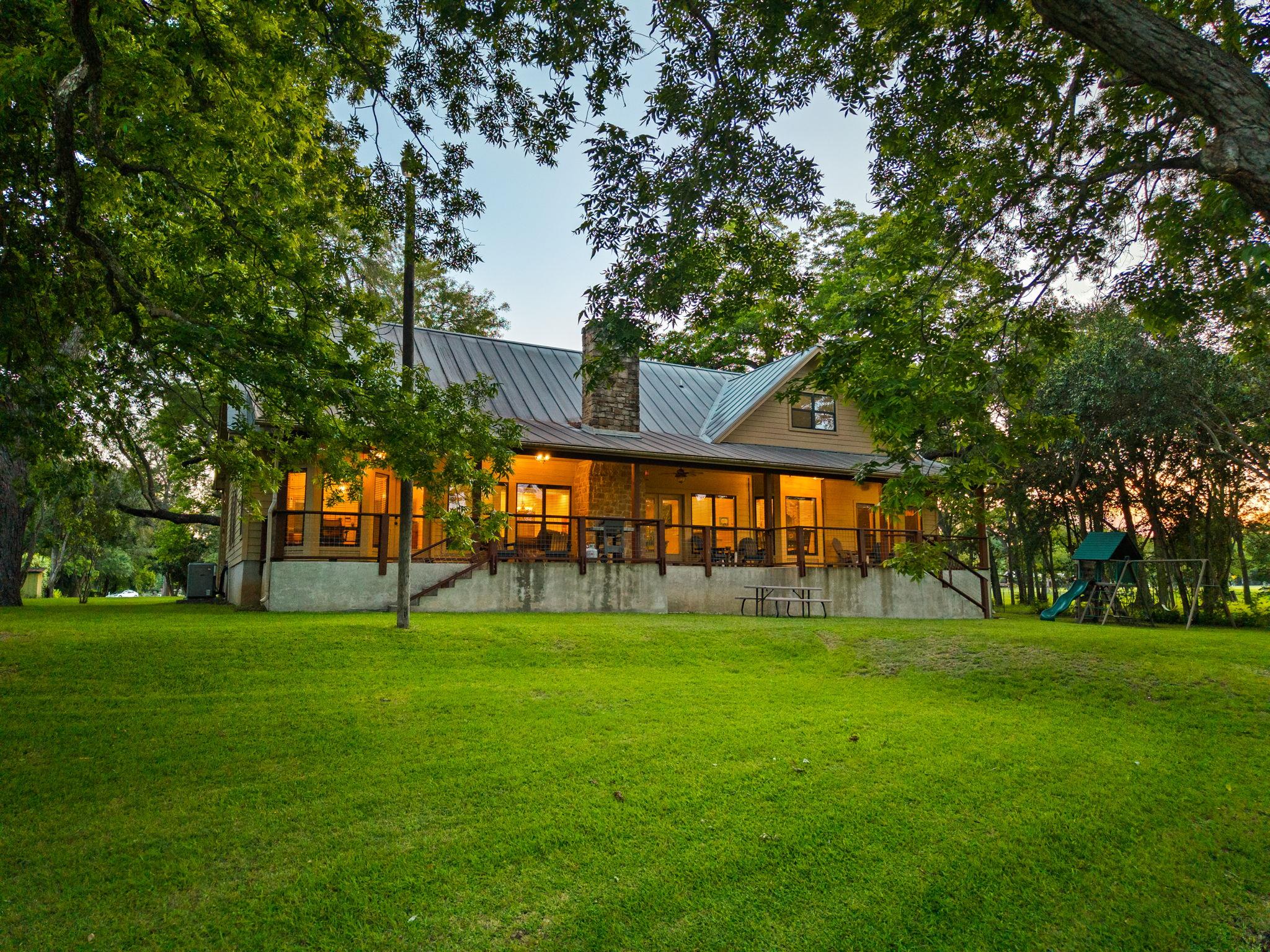 302 Guadalupe River DR