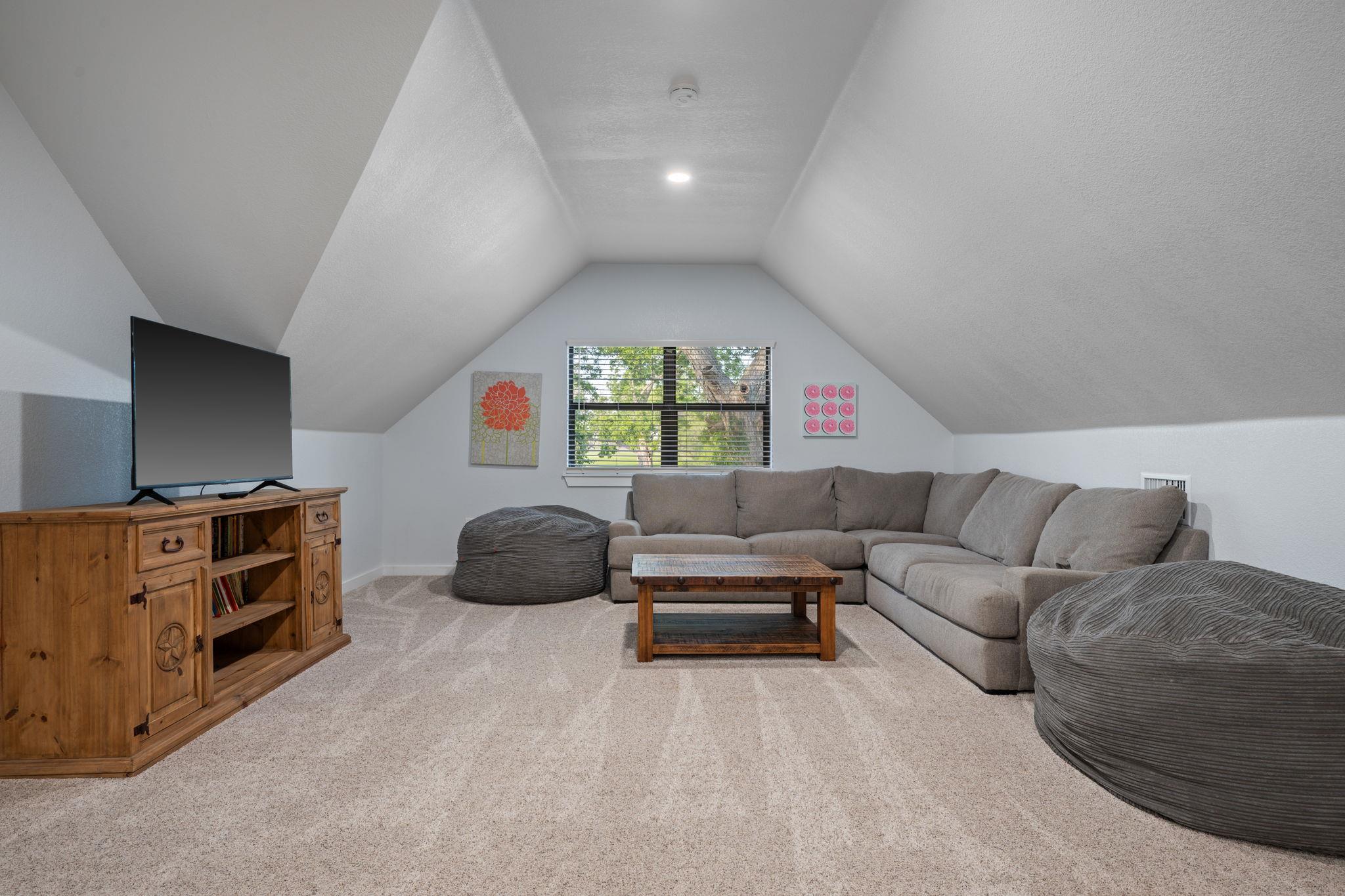 302 Guadalupe River DR