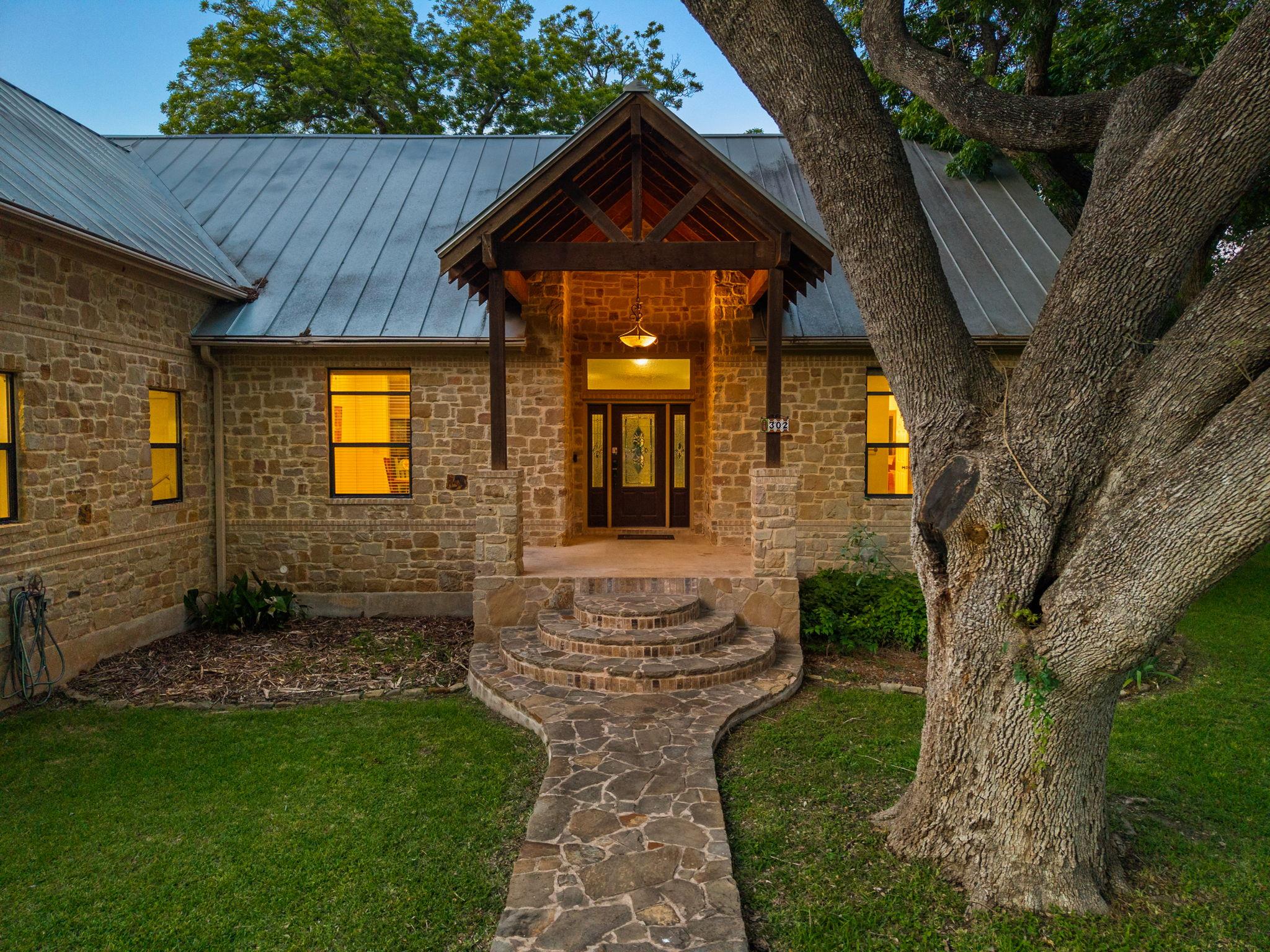 302 Guadalupe River DR
