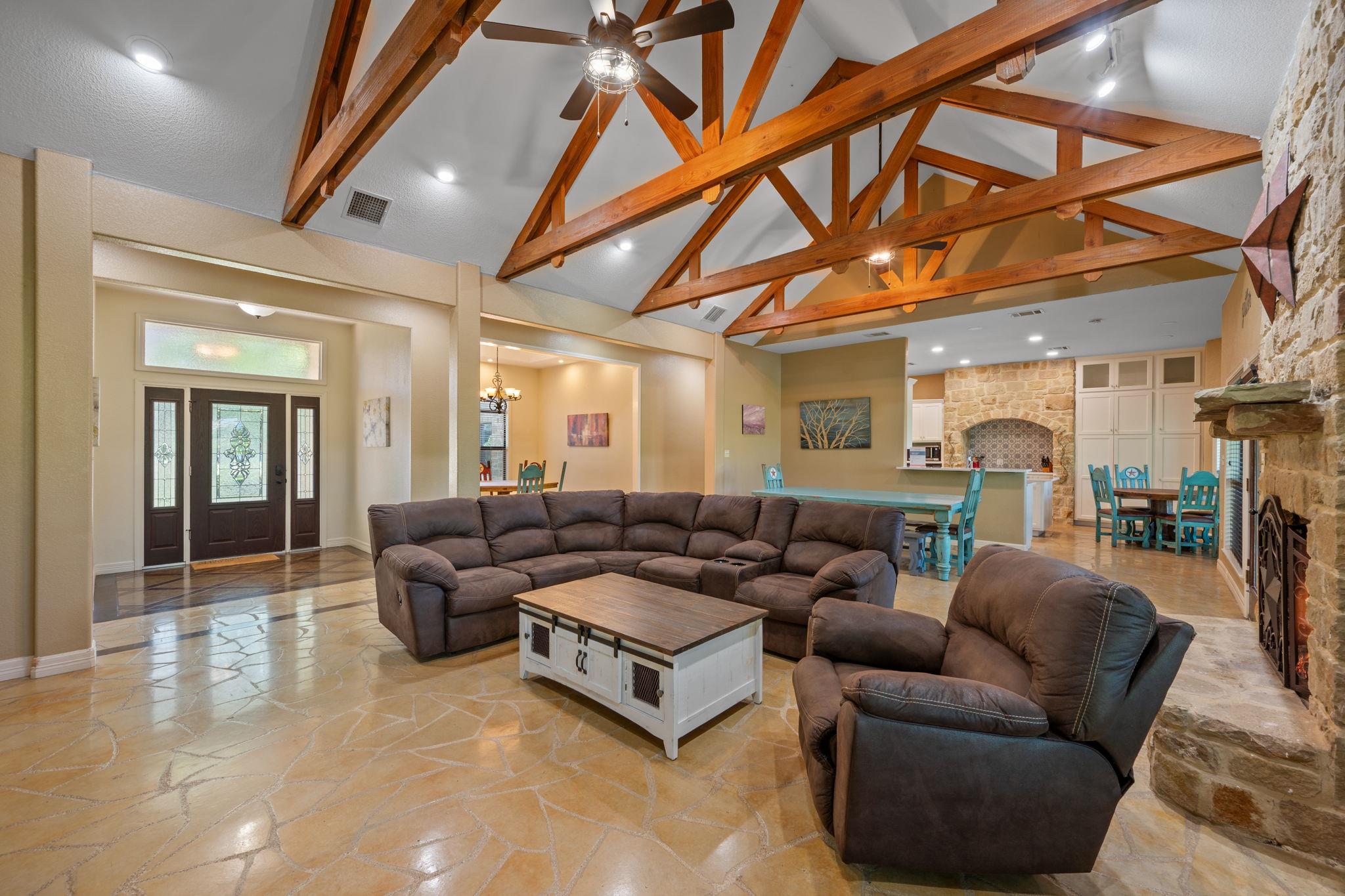302 Guadalupe River DR