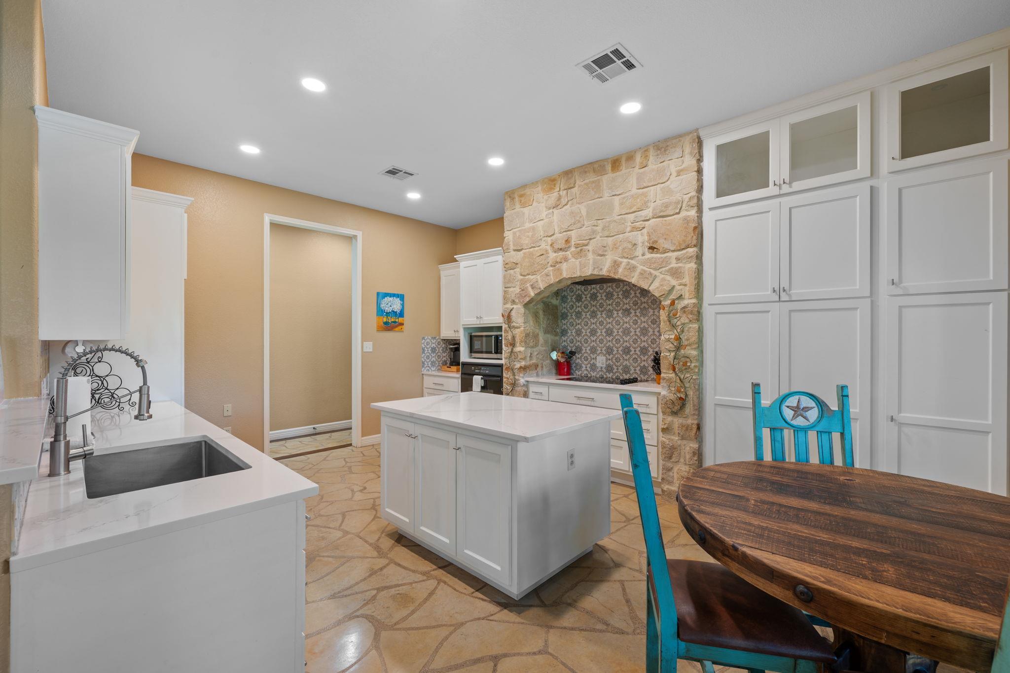 302 Guadalupe River DR