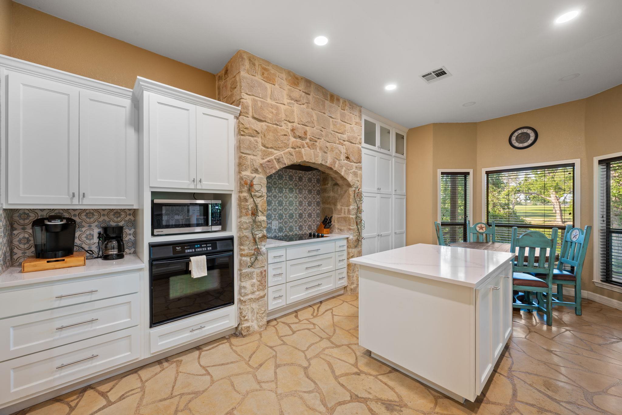 302 Guadalupe River DR
