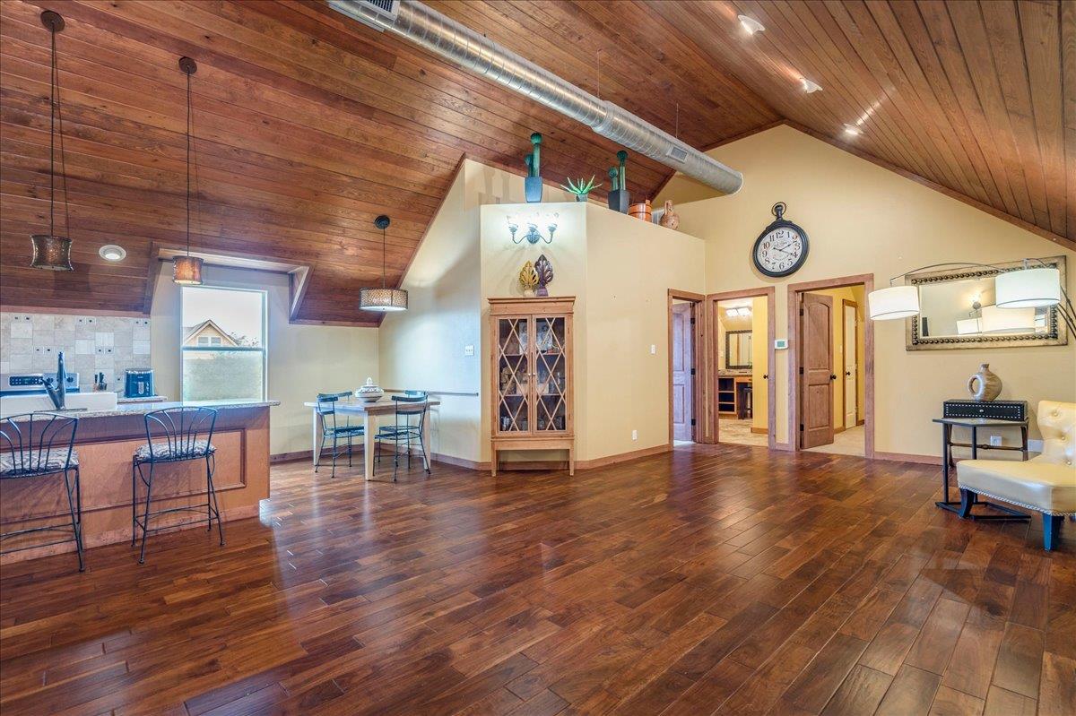 530 Woodland DR