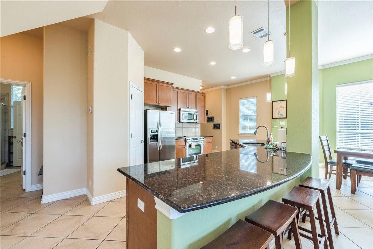 1943 Glencove DR