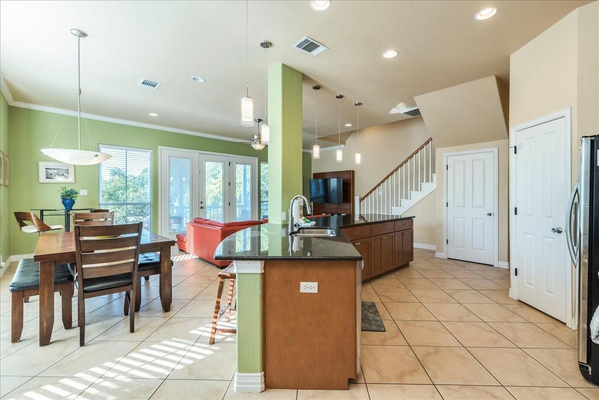 1943 Glencove DR