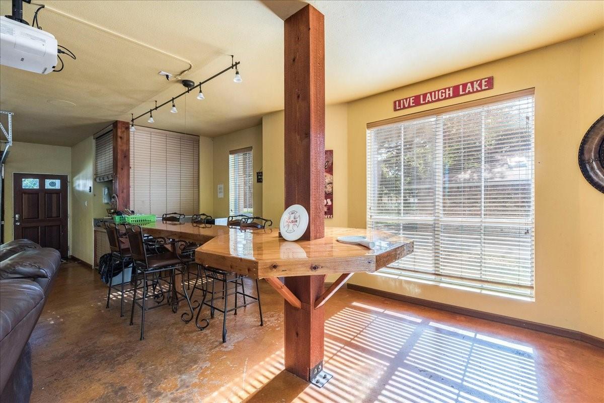 1943 Glencove DR