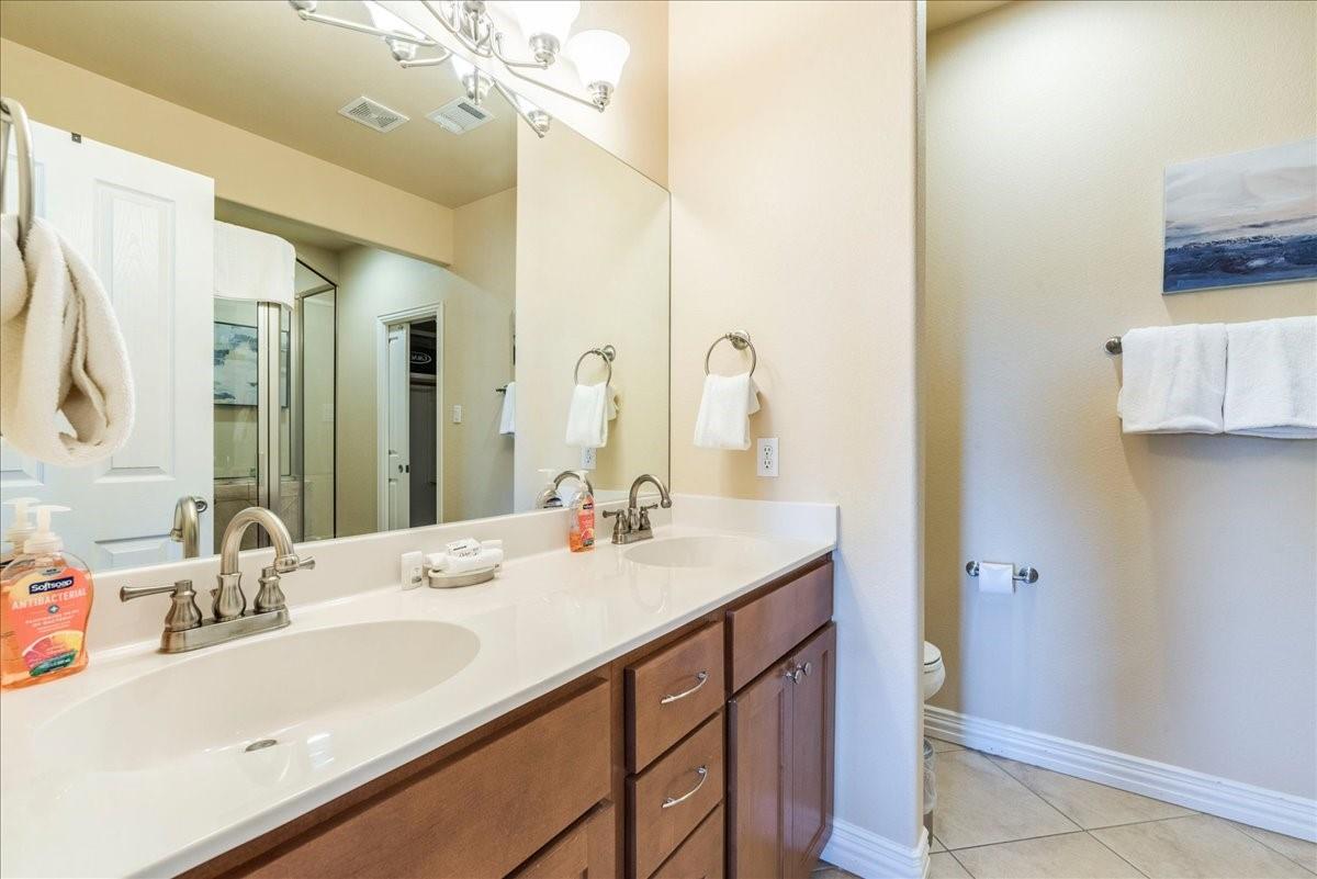 1943 Glencove DR
