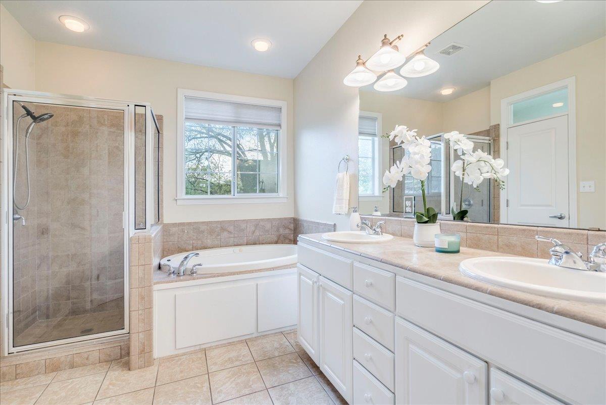 2115 Bluebonnet Ln 4A LN # A Unit: 4-A