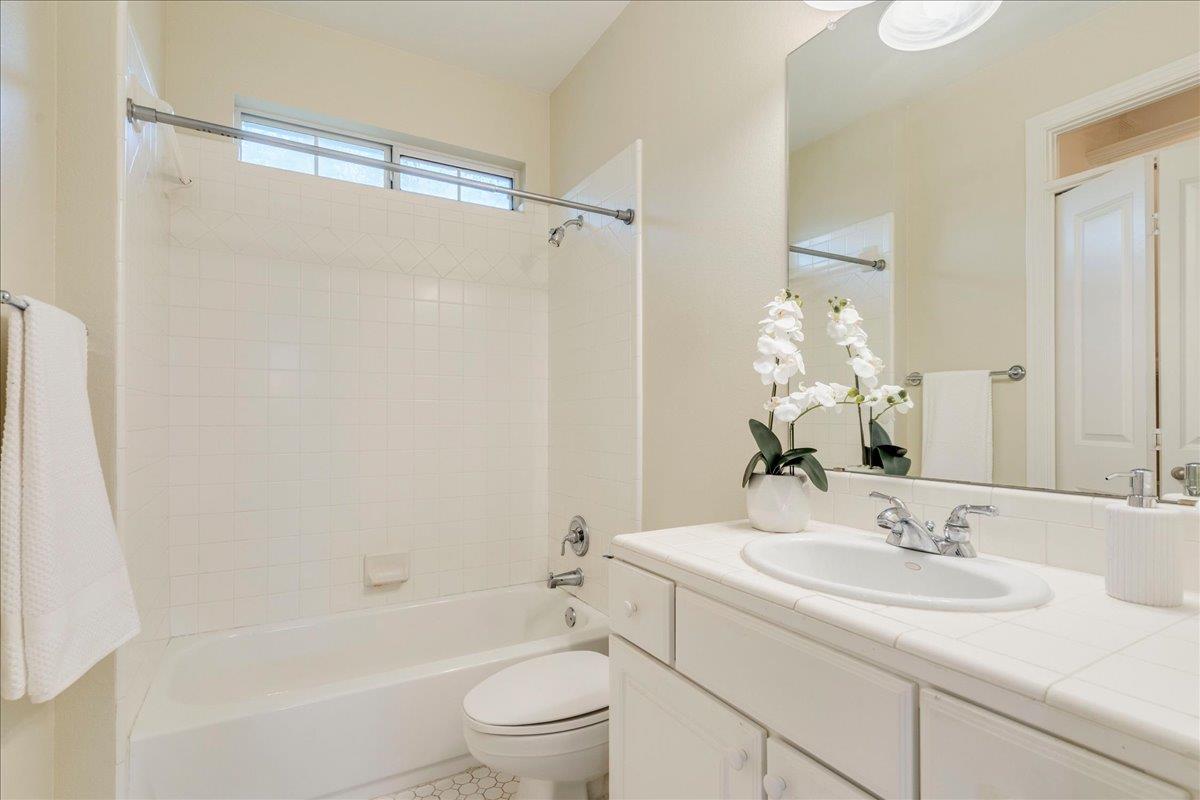 2115 Bluebonnet Ln 4A LN # A Unit: 4-A