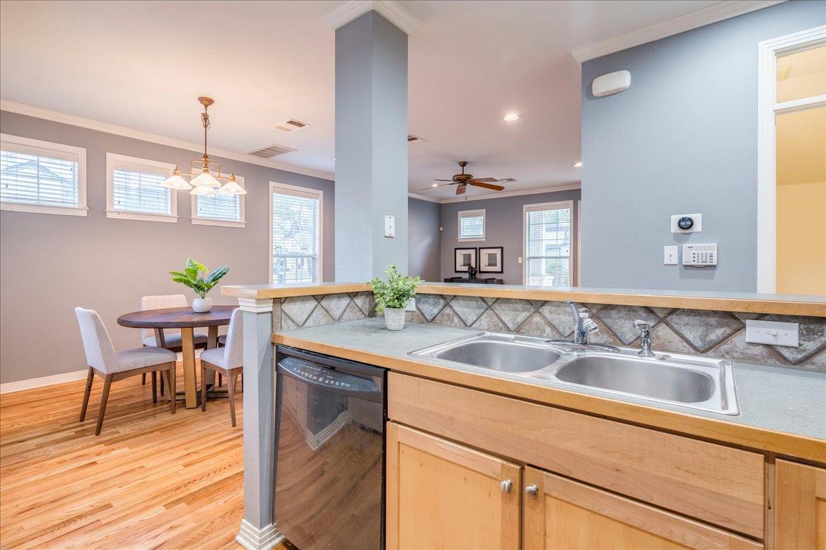 2115 Bluebonnet Ln 4A LN # A Unit: 4-A