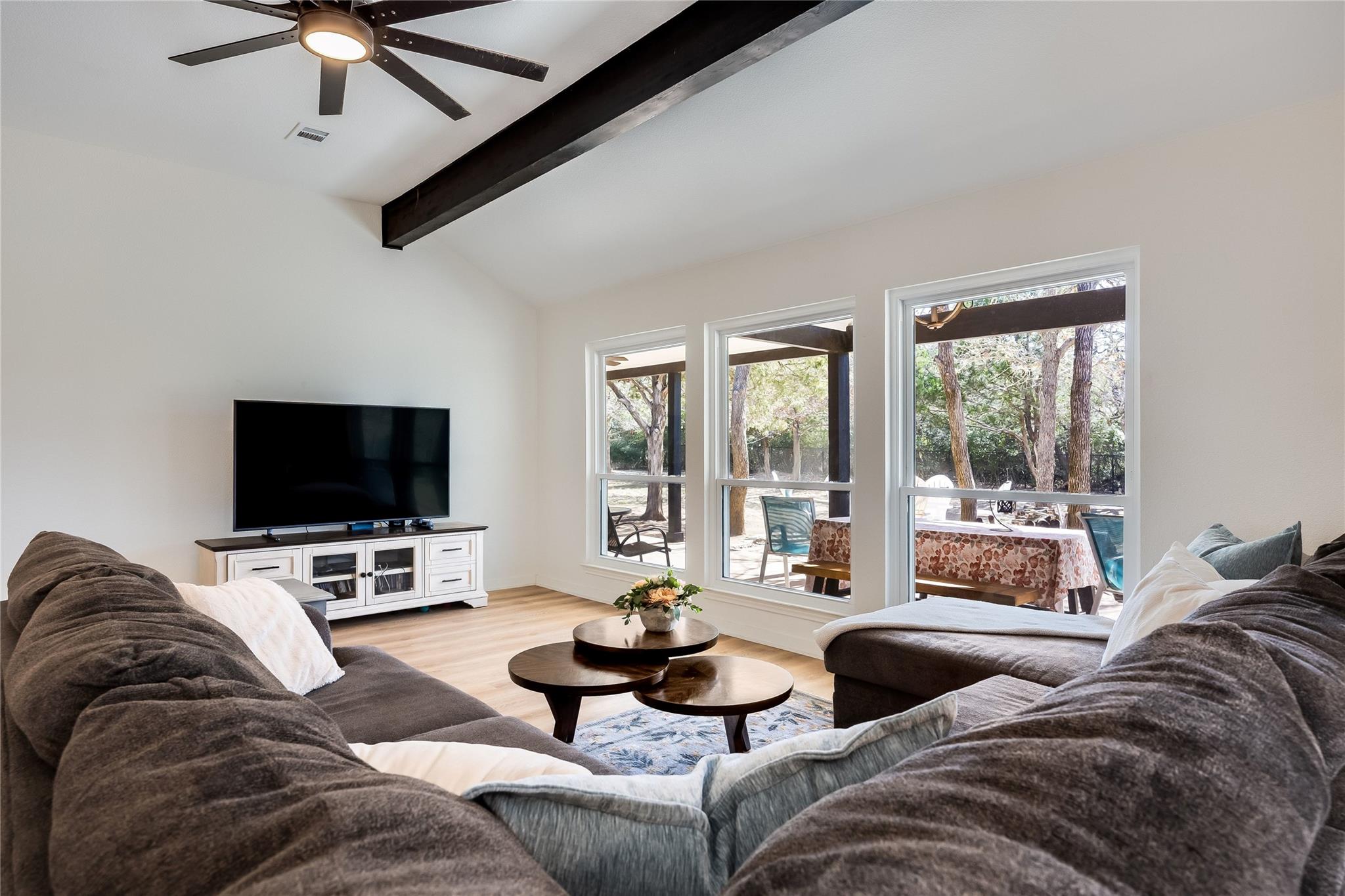 137 W Oak DR
