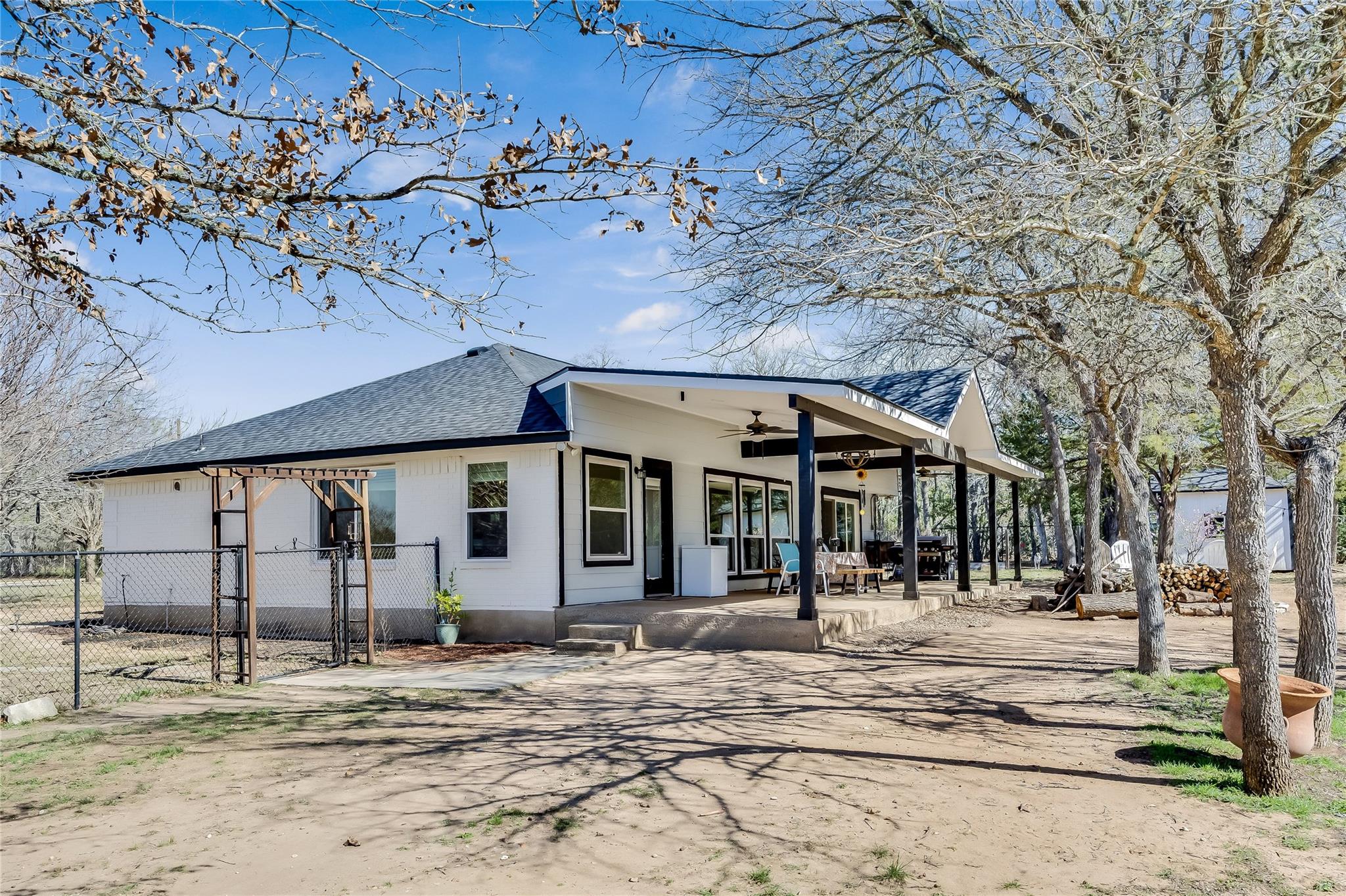 137 W Oak DR