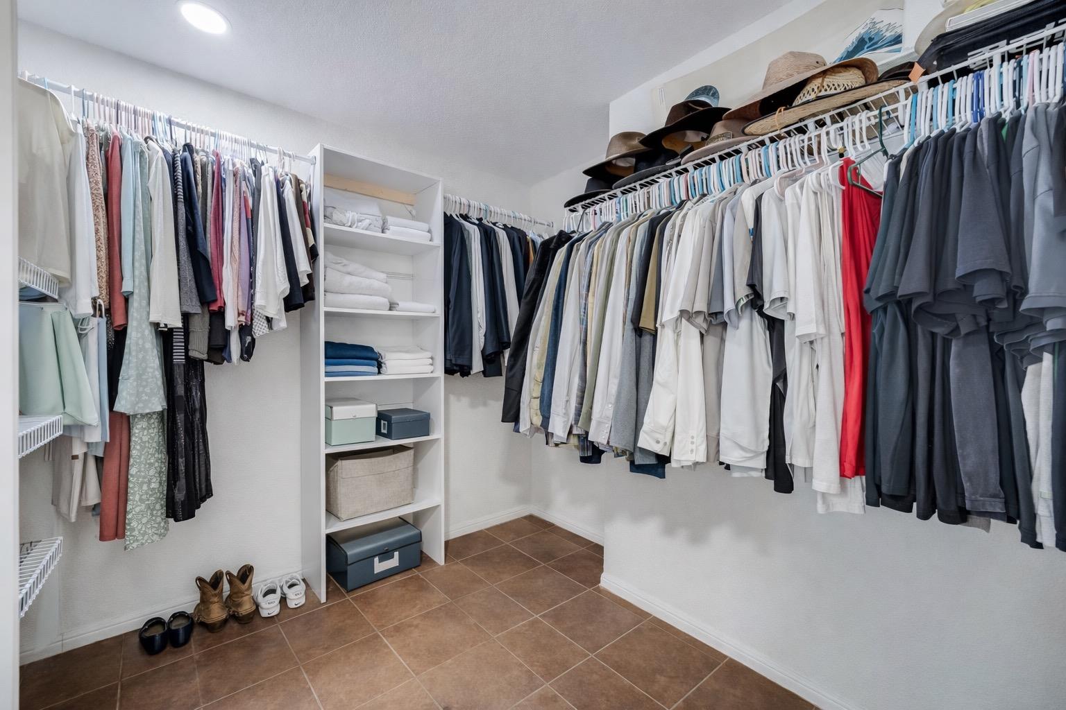 137 W Oak DR
