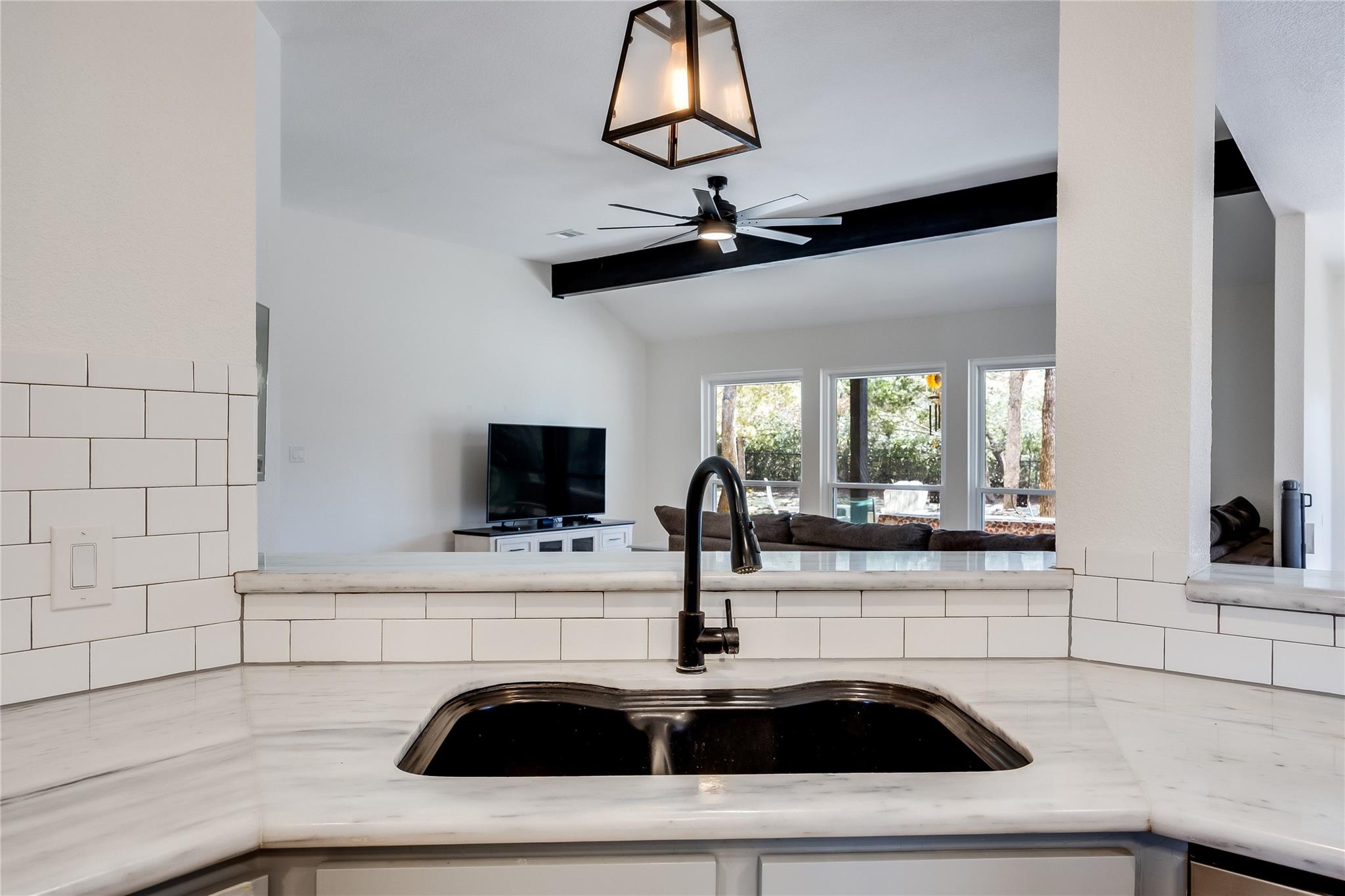 137 W Oak DR