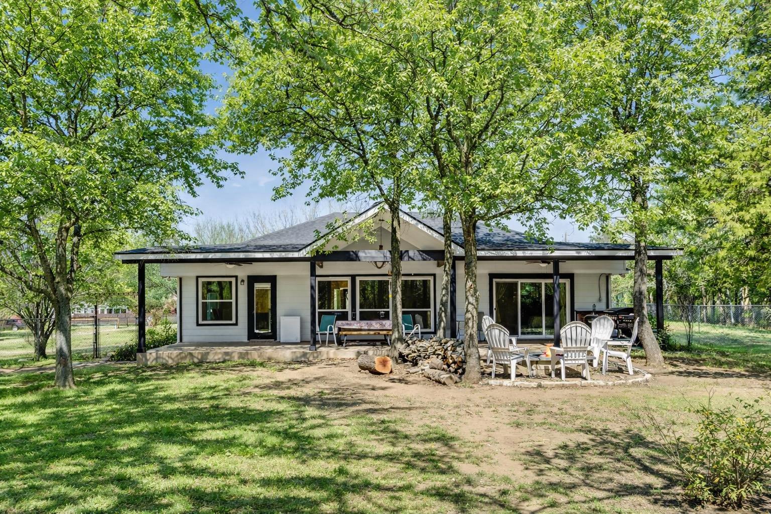 137 W Oak DR
