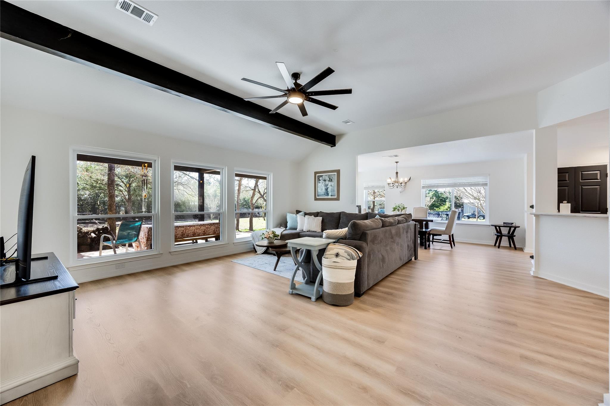137 W Oak DR