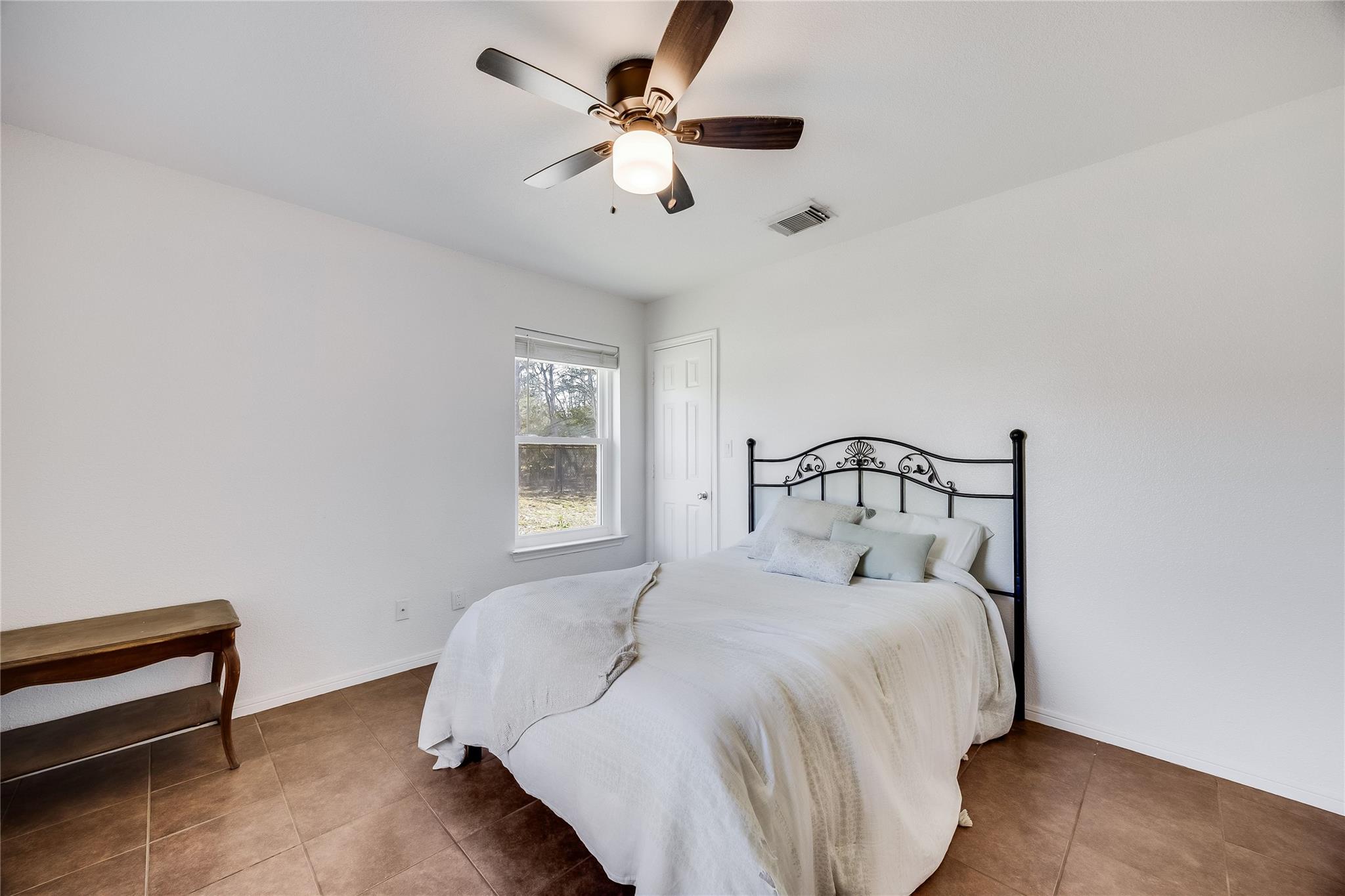 137 W Oak DR