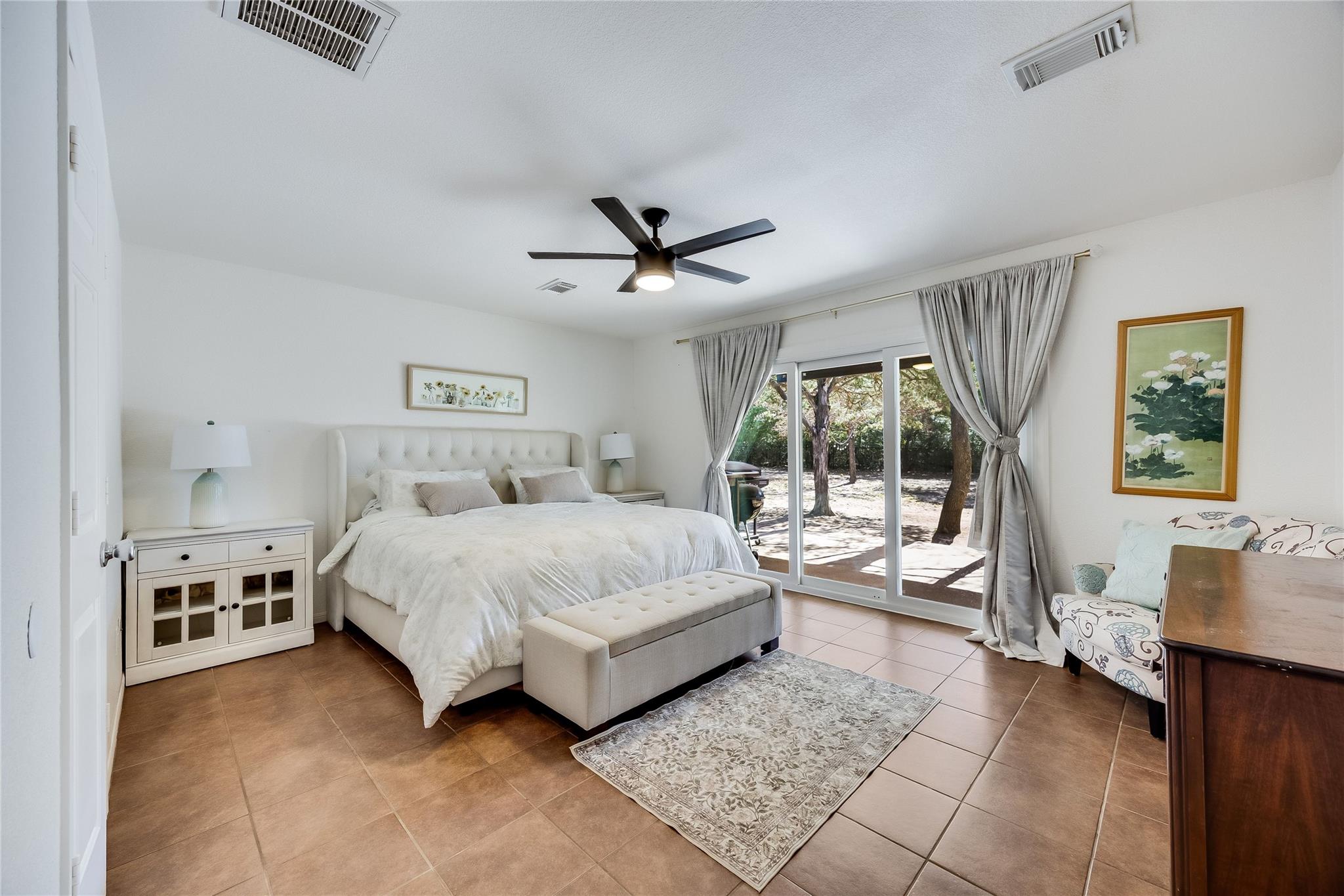 137 W Oak DR