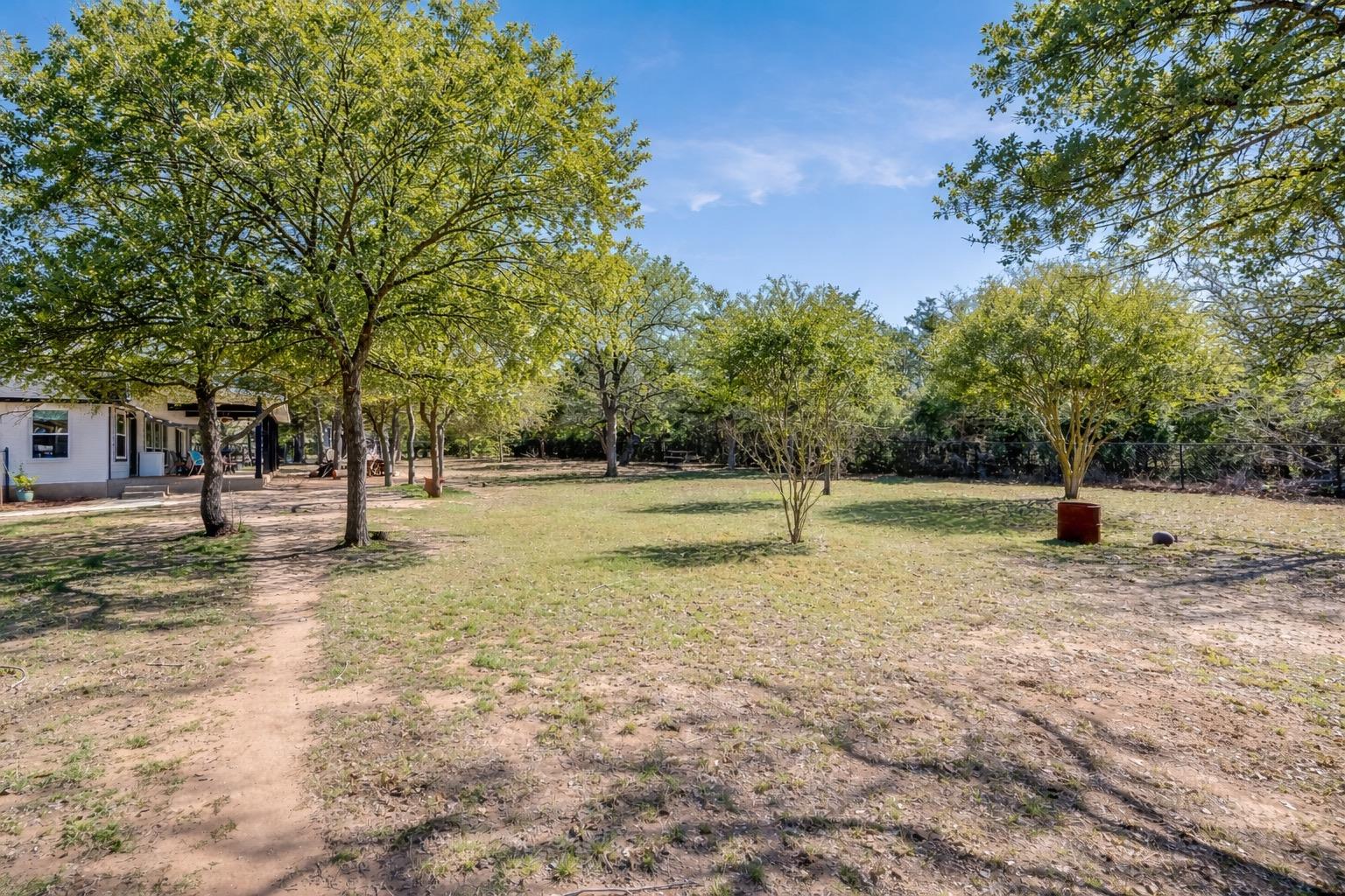 137 W Oak DR