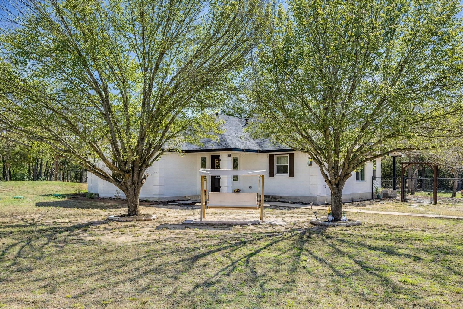137 W Oak DR