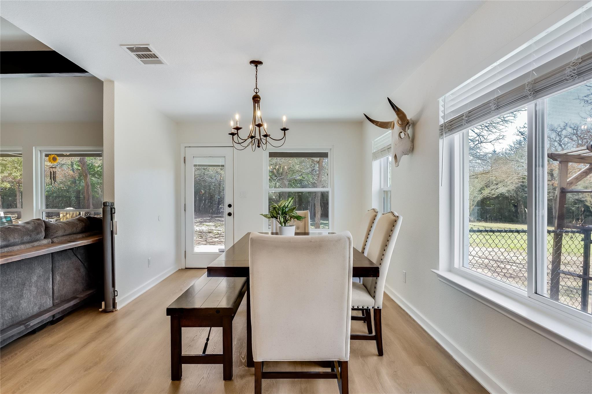 137 W Oak DR