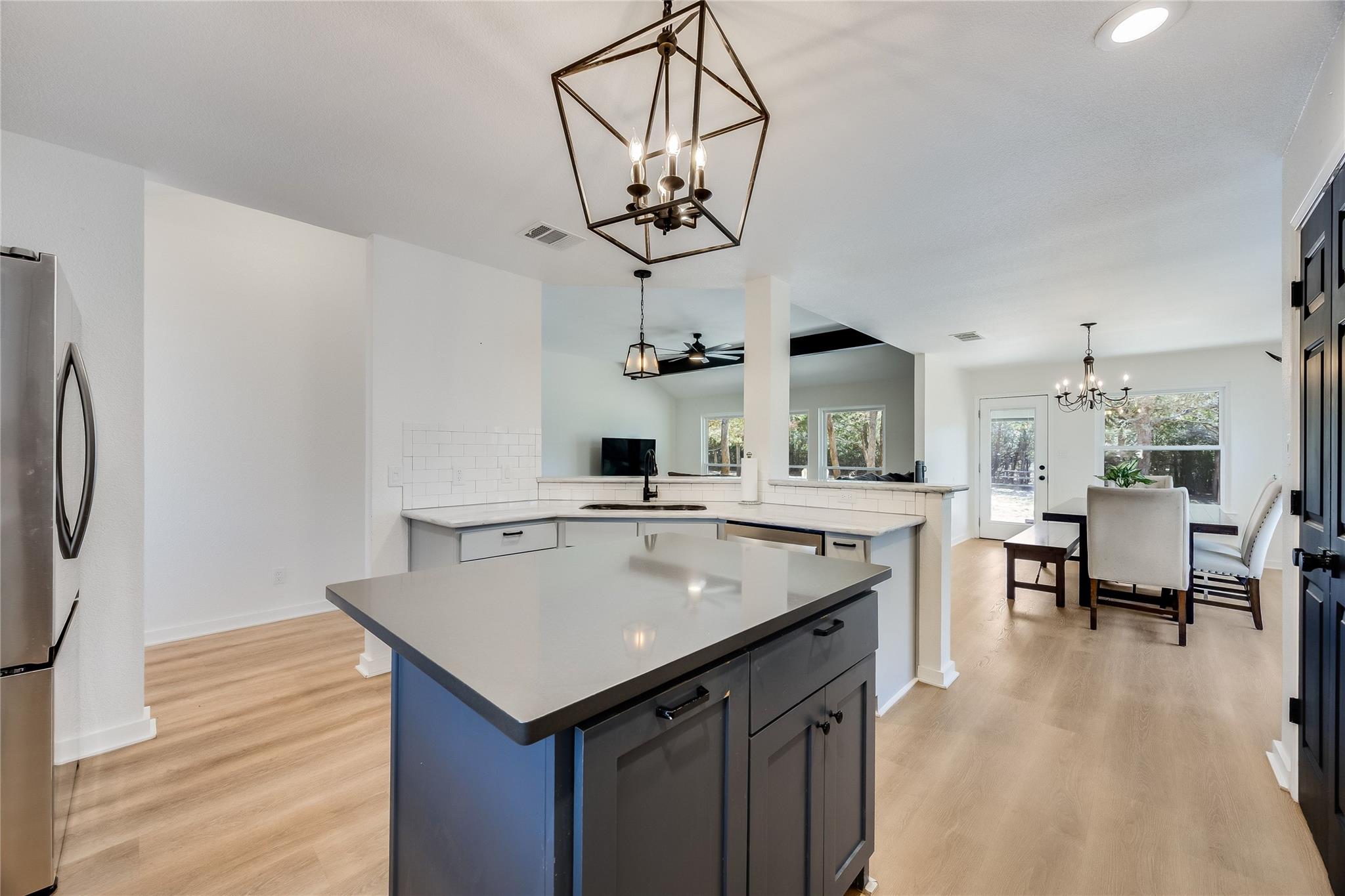 137 W Oak DR