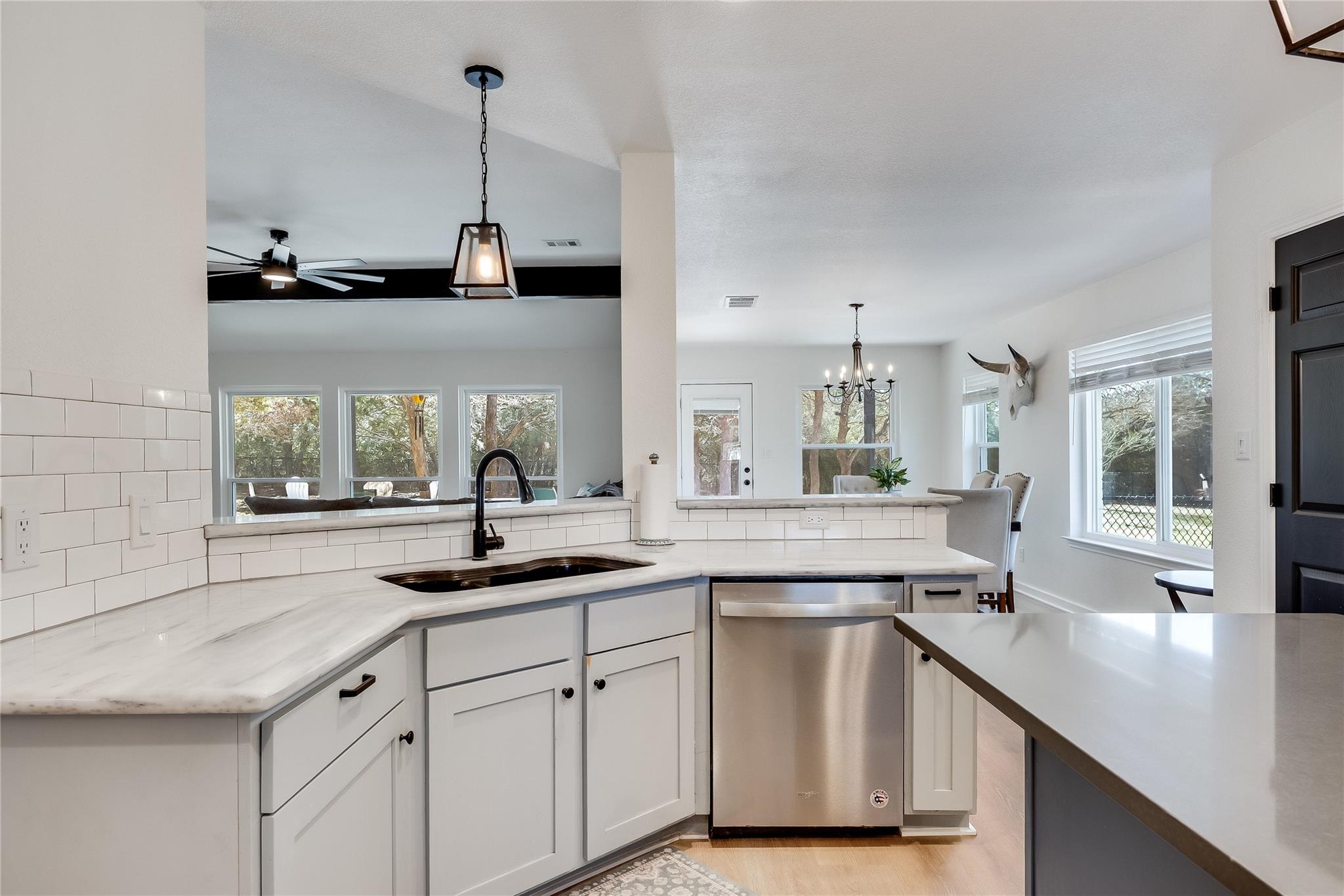 137 W Oak DR