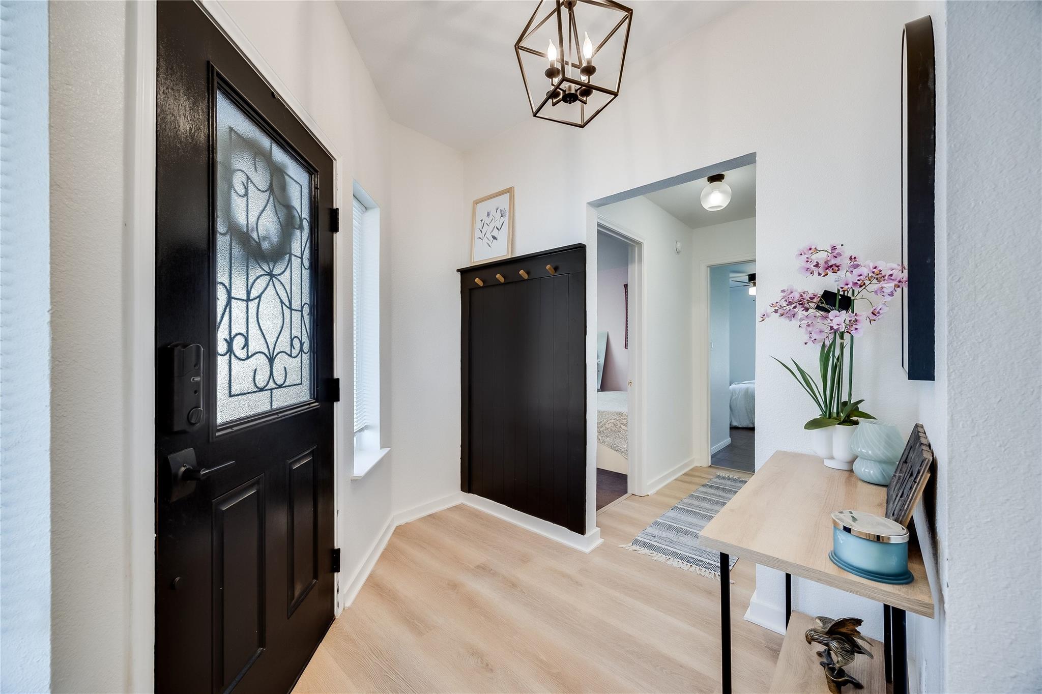 137 W Oak DR
