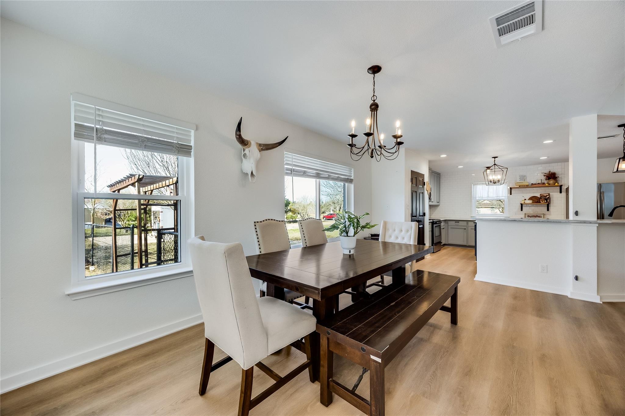 137 W Oak DR