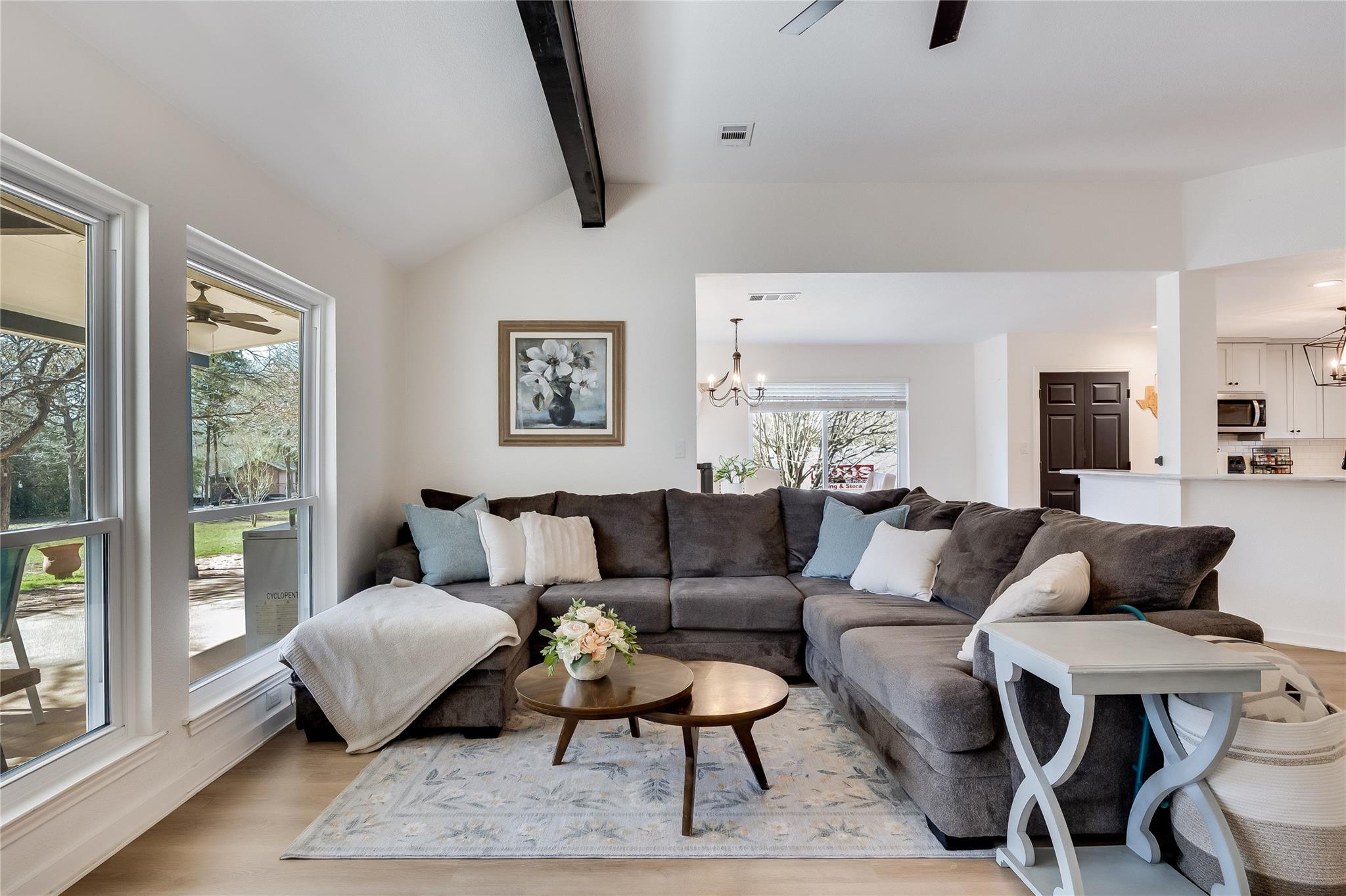 137 W Oak DR