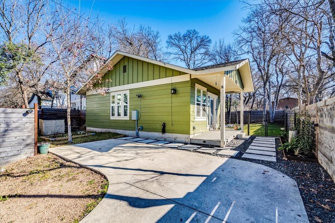1203 Cometa ST # 2