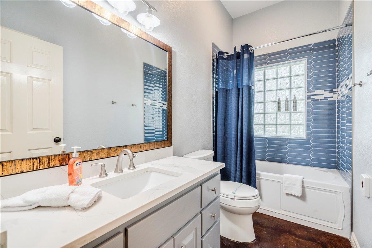 302 Guadalupe River DR