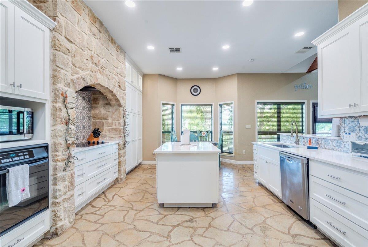 302 Guadalupe River DR