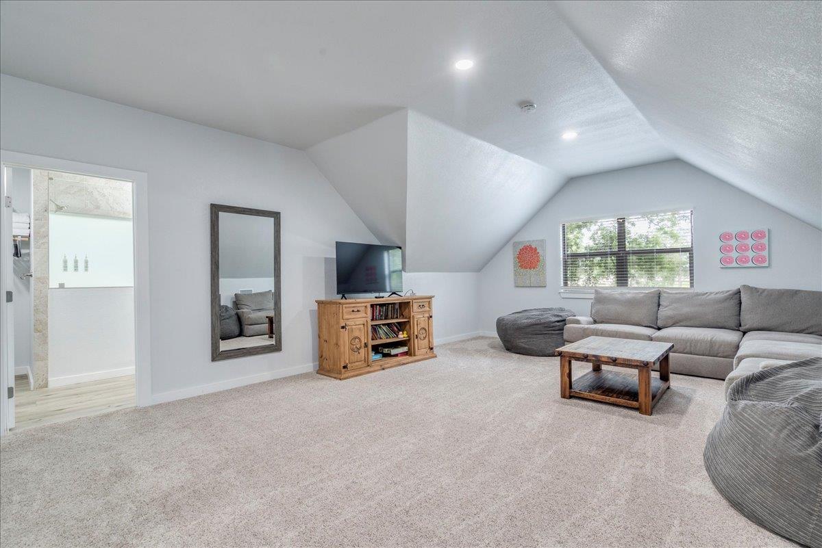 302 Guadalupe River DR