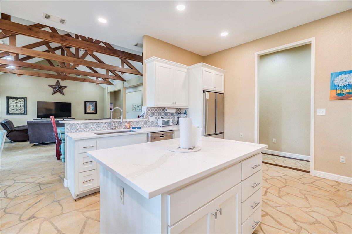 302 Guadalupe River DR