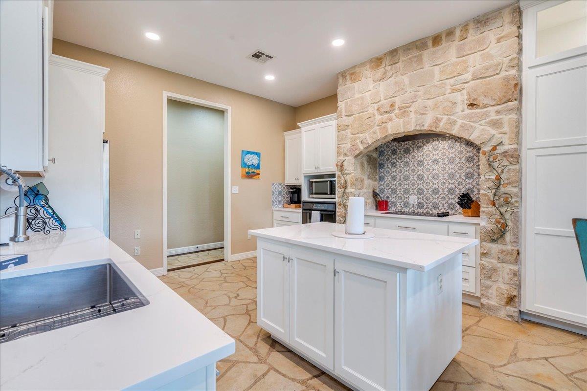 302 Guadalupe River DR