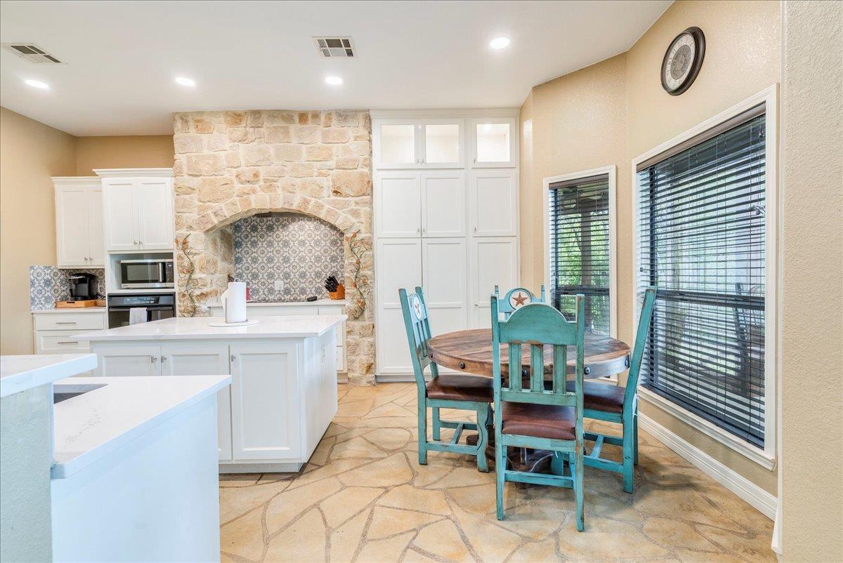 302 Guadalupe River DR