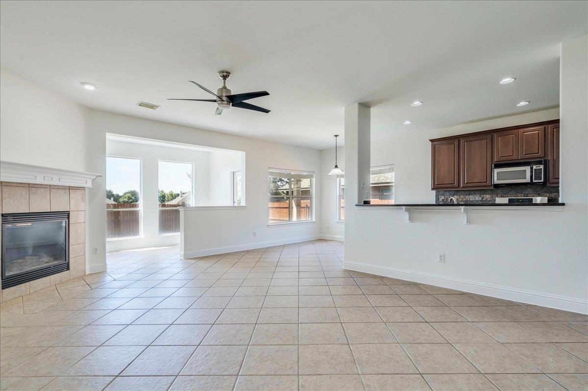 3831 Aqua LN