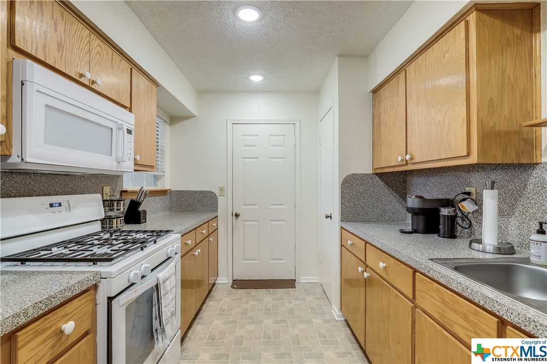 3909 Stonebridge Drive