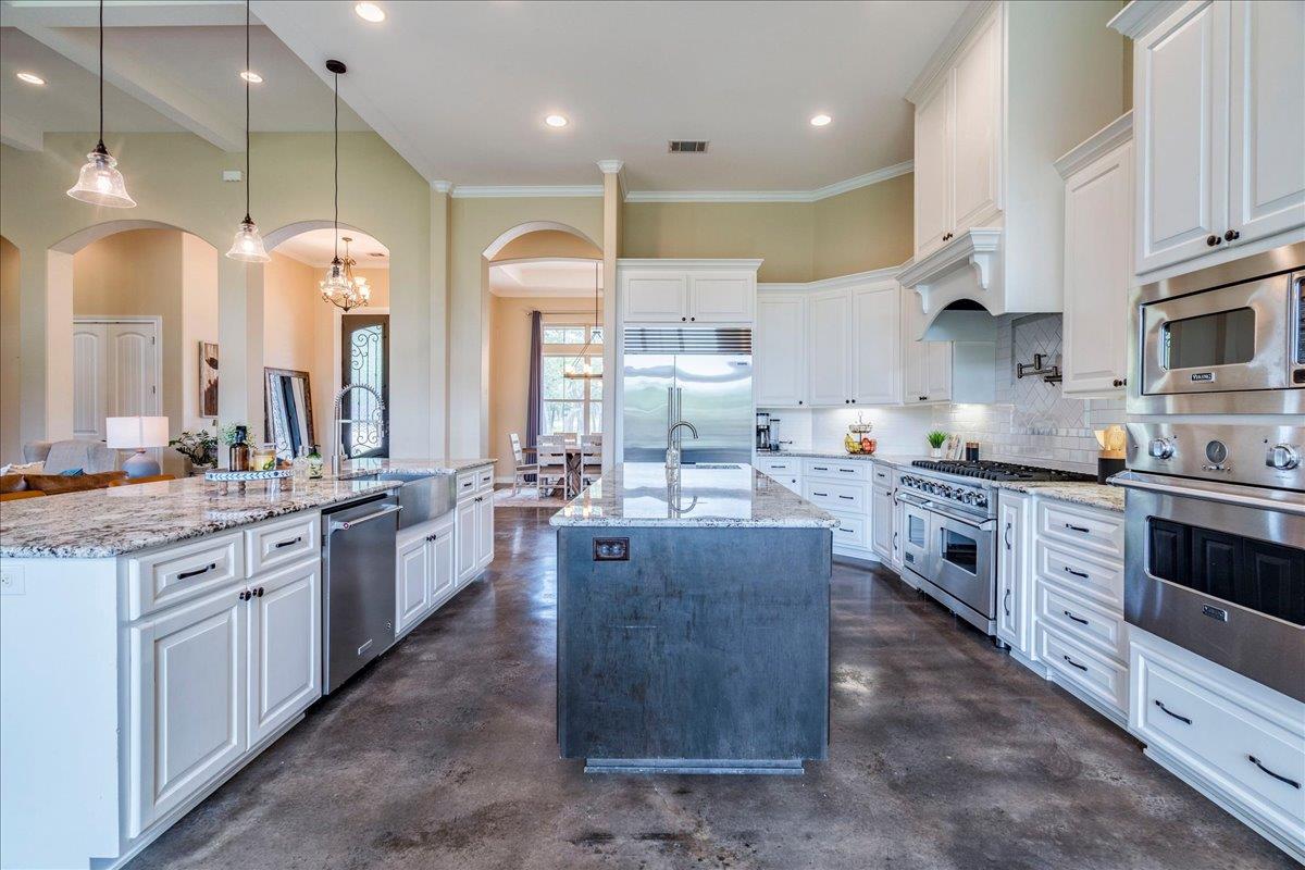 1006 Lone Star DR