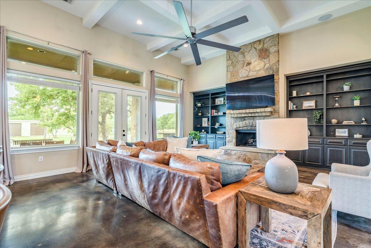 1006 Lone Star DR