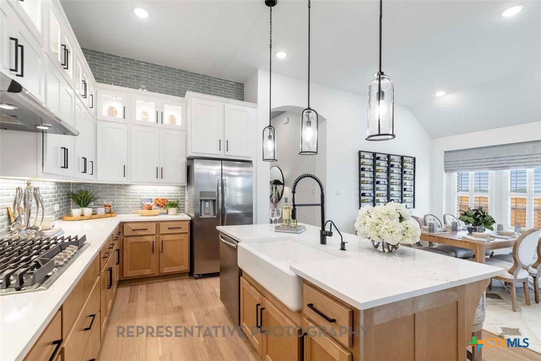 134 Basket Flower Loop