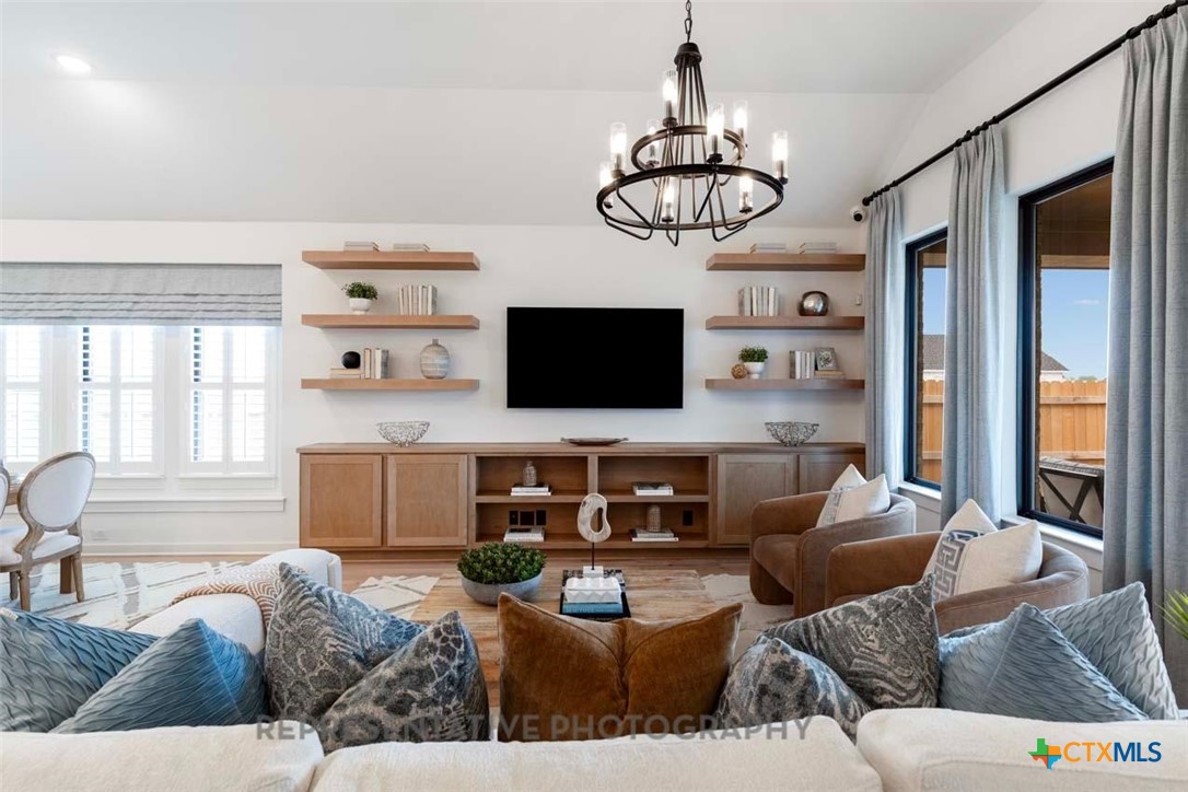 134 Basket Flower Loop