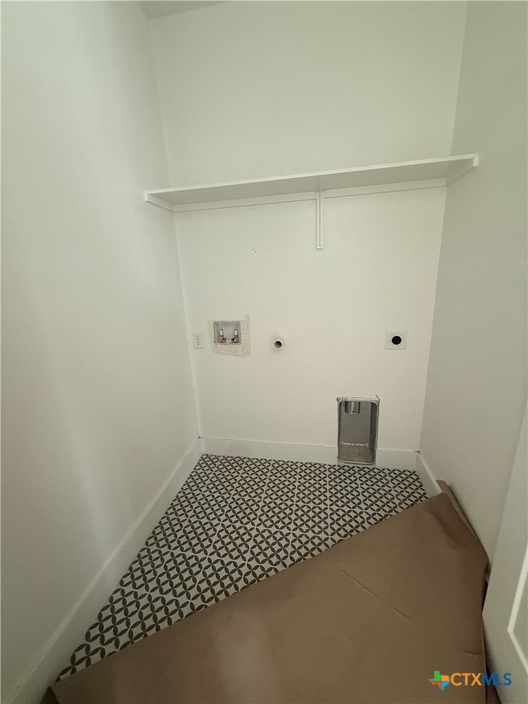 134 Basket Flower Loop