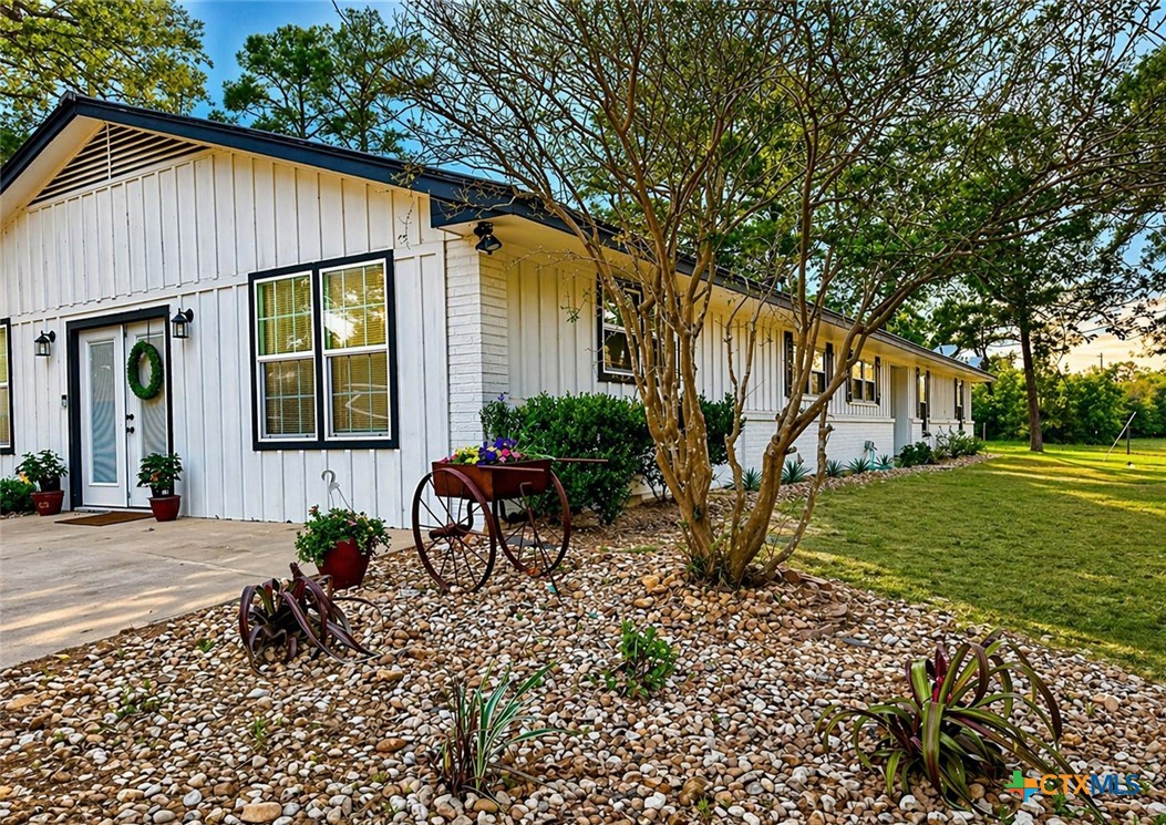 890 E Highway 21