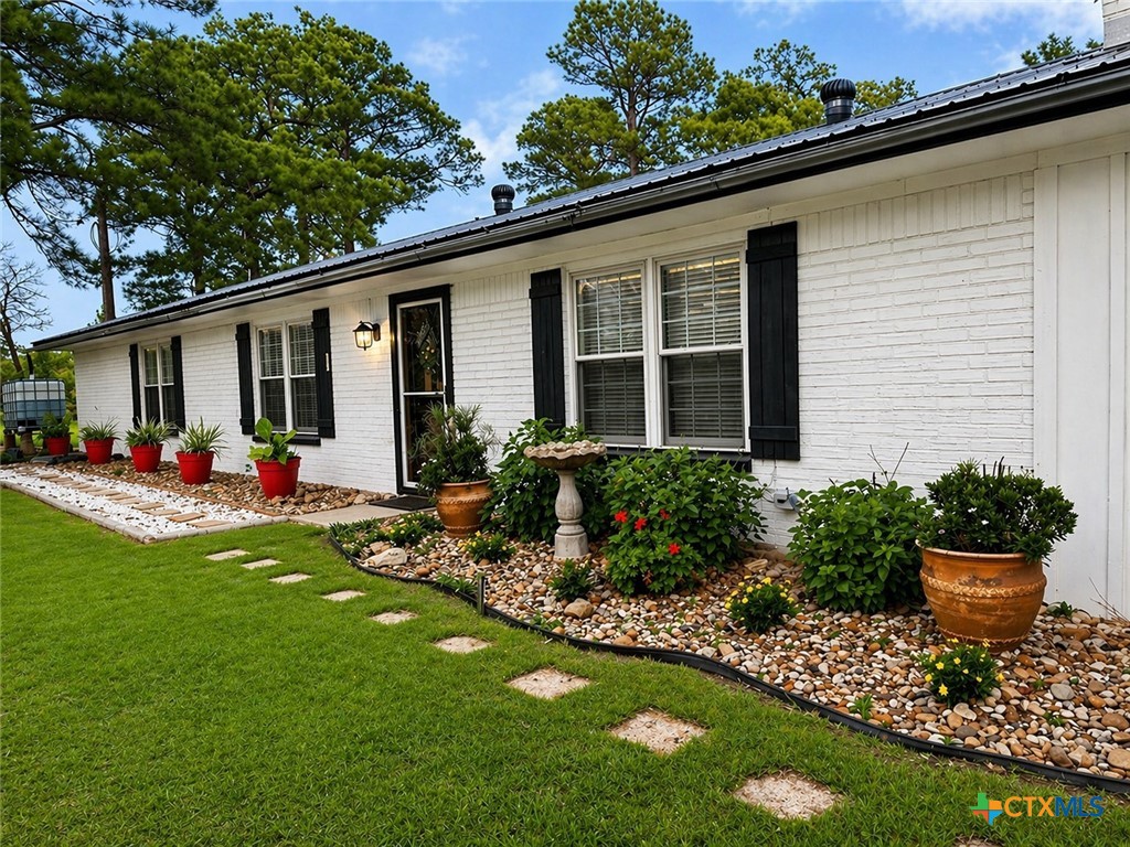 890 E Highway 21