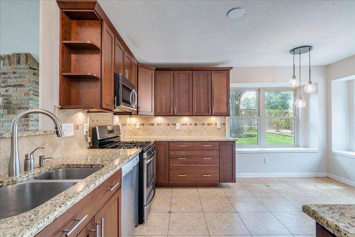 16517 Spotted Eagle DR